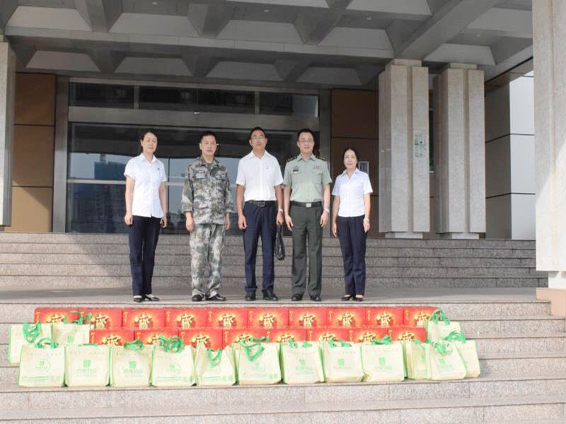 信泰慰問(wèn)暖人心，軍民建設(shè)一家親