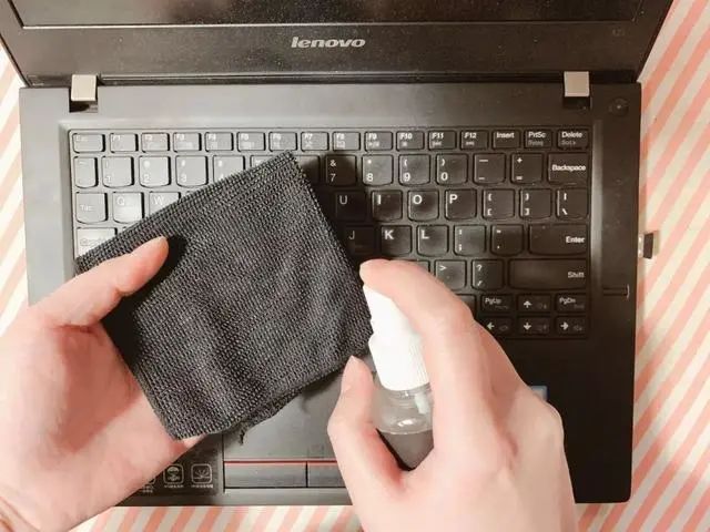 【一記居家】住手！不要再用酒精清潔電腦、手機(jī)屏幕，否則……